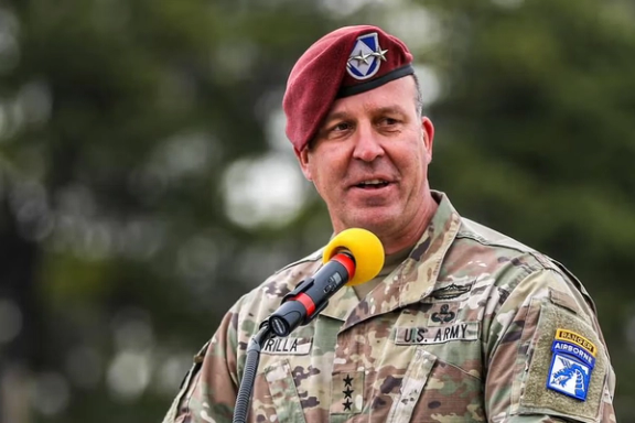 قائد القيادة المركزية الأميركية في طريقه إلى إسرائيل