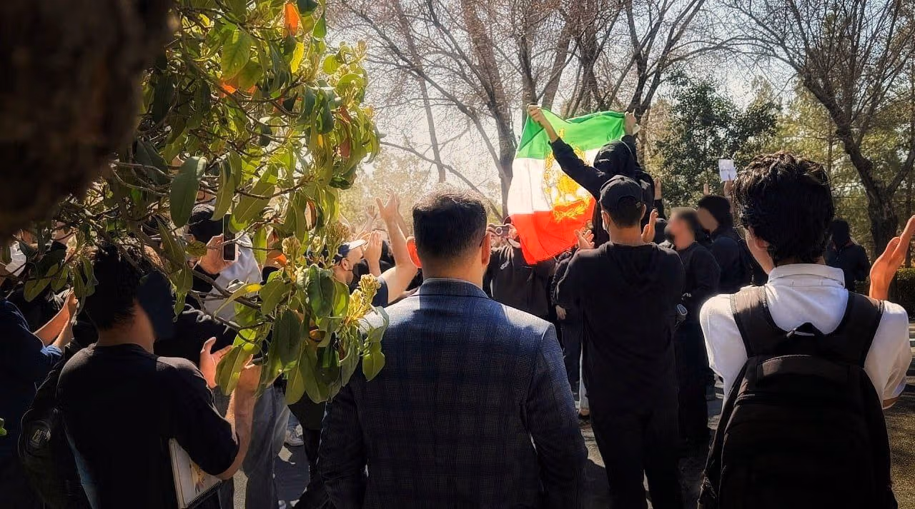 حمله با گاز اشکآور و شوکر به تجمع اعتراضی دانشجویان در چند دانشگاه