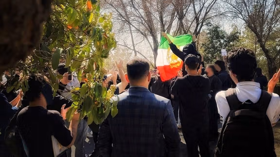 حمله با گاز اشکآور و شوکر به تجمع اعتراضی دانشجویان در چند دانشگاه