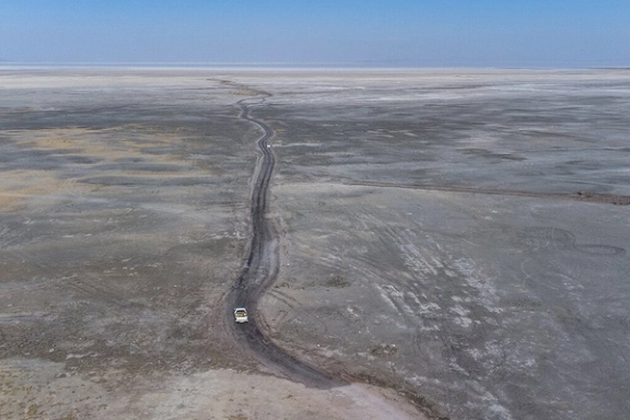 روزنامه اعتماد: فقط چهار درصد از سطح آب دریاچه ارومیه بهجای مانده است