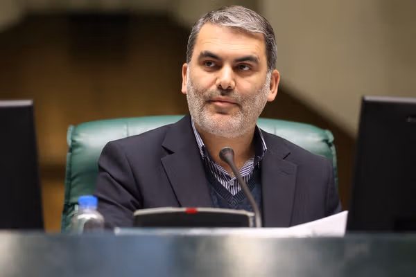 عضو کمیسیون برنامه و بودجه مجلس: تیم دولت پذیرفته توان کاهش تورم و مهار ارز را ندارد