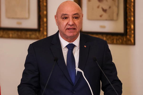 صحيفة لبنانية: بيروت تطلب وساطة عُمان لضمان عدم عرقلة إيران للمفاوضات مع إسرائيل