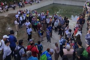 شهروندان سنندج با تجمع و راهپیمایی به اخراج و تبعید معلمان اعتراض کردند