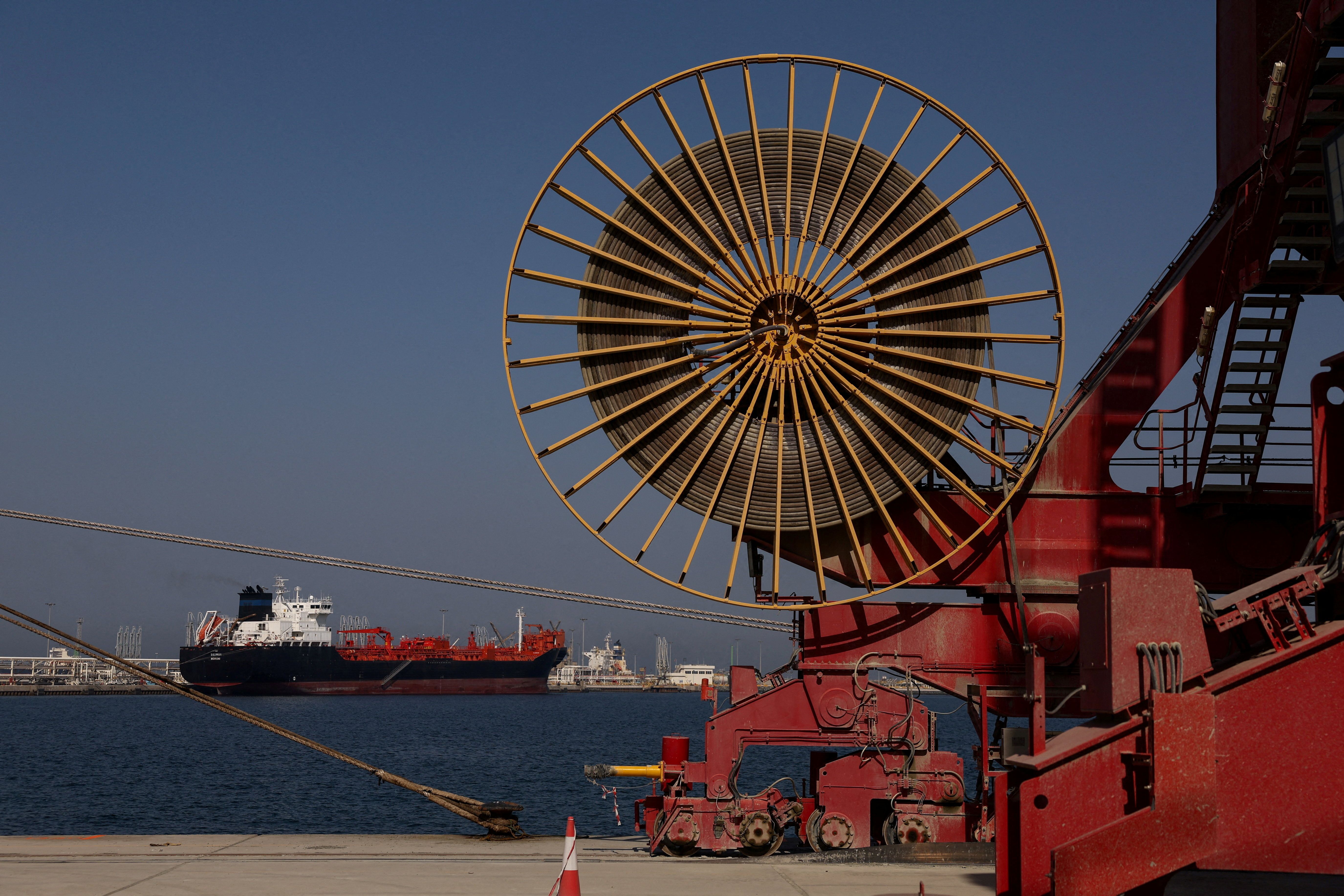 Chinese state tankers avoid Strait of Hormuz, Bab al-Mandab – Reuters
