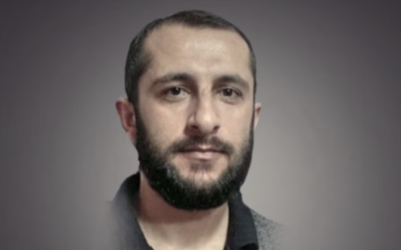 هشدار عفو بینالملل درباره خطر فوری اعدام کامران شیخه، زندانی عقیدتی