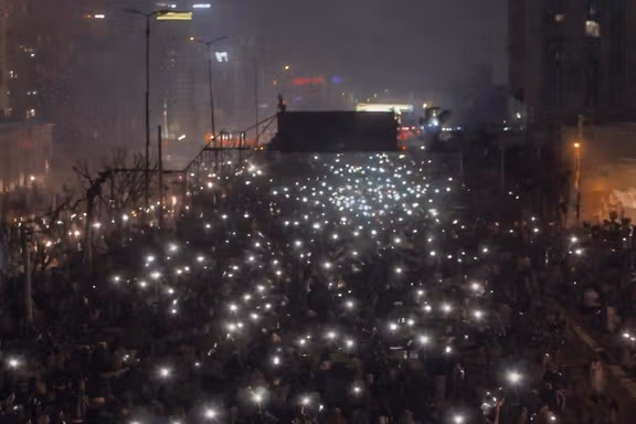 روایت گاردین از سرکوب در تهران و اصفهان: نیروها از شمار معترضان غافلگیر شده بودند