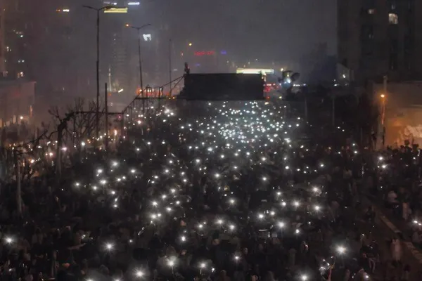 روایت گاردین از سرکوب در تهران و اصفهان: نیروها از شمار معترضان غافلگیر شده بودند