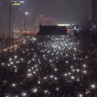 روایت گاردین از سرکوب در تهران و اصفهان: نیروها از شمار معترضان غافلگیر شده بودند