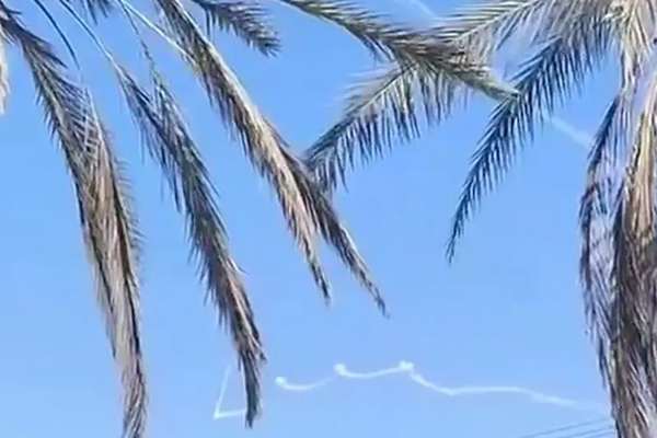 صواريخ بسماء "تشابهار" الإيرانية وسقوط أحدها بمجمع نفطي.. ورئيس المدينة: مناورات عسكرية
