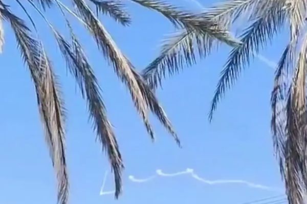 صواريخ بسماء "تشابهار" الإيرانية وسقوط أحدها بمجمع نفطي.. ورئيس المدينة: مناورات عسكرية