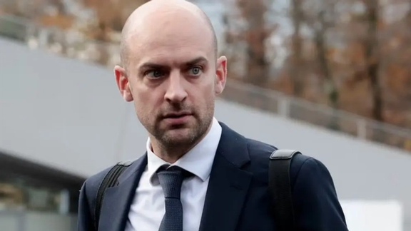 لتورط طهران في احتجاز فرنسيين..باريس: سنقدم اقتراحًا بفرض عقوبات على مسؤولين إيرانيين