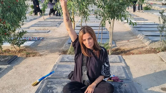 Leyla Mahdavi, the mother of Siavash Mahmoudi