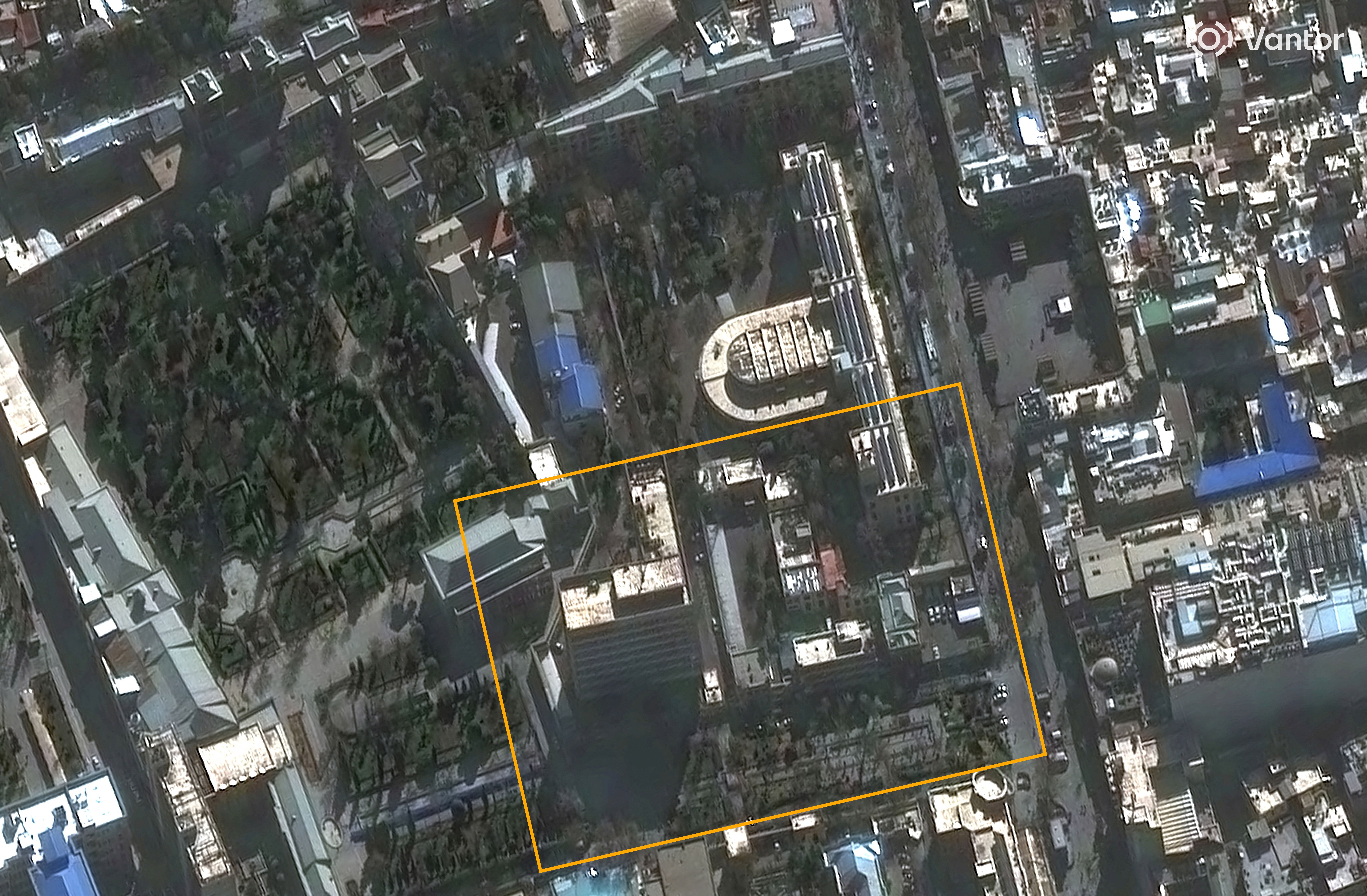 کاخ دادگستری تهران پیش از حمله، ۱۰ اسفند