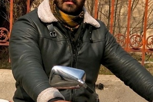محمد زنغنه.. محتج إيراني يبلغ 24 عامًا يواجه خطر الإعدام في سجن مشهد