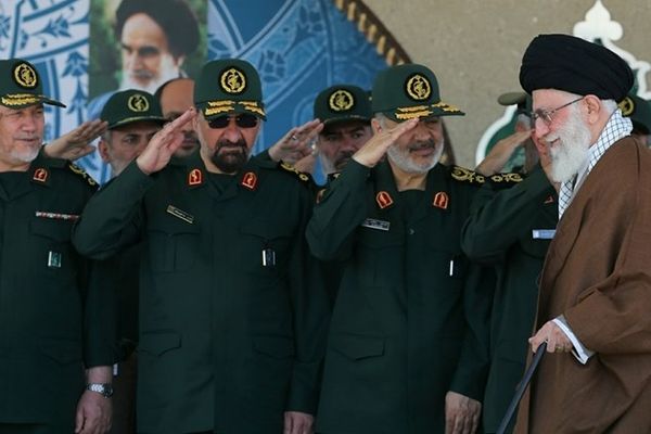 صحيفة مقربة من الحرس الثوري: مشكلة إيران خطيرة وفوجئت بتطورات سوريا