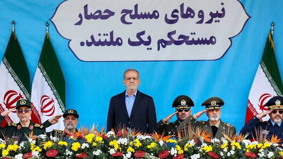 "نيويورك تايمز": الرئيس الإيراني علم بالهجوم على إسرائيل قبل ساعة فقط من وقوعه