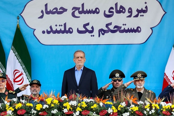 "نيويورك تايمز": الرئيس الإيراني علم بالهجوم على إسرائيل قبل ساعة فقط من وقوعه