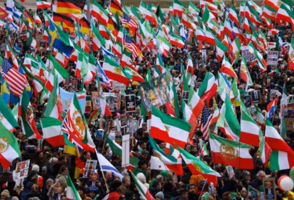 با فراخوان شاهزاده رضا پهلوی، تجمع «یک ملت در گروگان» در شهرهای مختلف جهان برگزار می‌شود