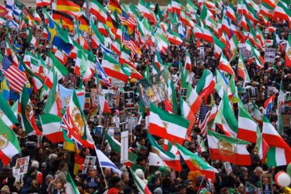 با فراخوان شاهزاده رضا پهلوی، تجمع «یک ملت در گروگان» در شهرهای مختلف جهان برگزار میشود