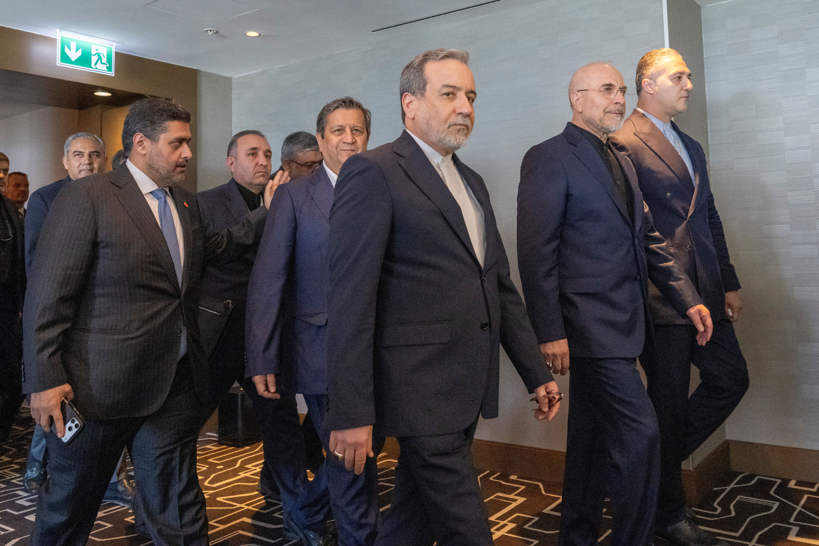 خبرگزاری تسنیم: هیات جمهوری اسلامی با مراسم عکس مشترک با هیات آمریکایی مخالفت کرد