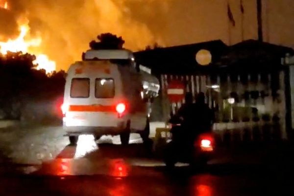 رئيس استخبارات الحرس الثوري الإيراني ونائبه تحت الأنقاض بعد الهجوم الإسرائيلي