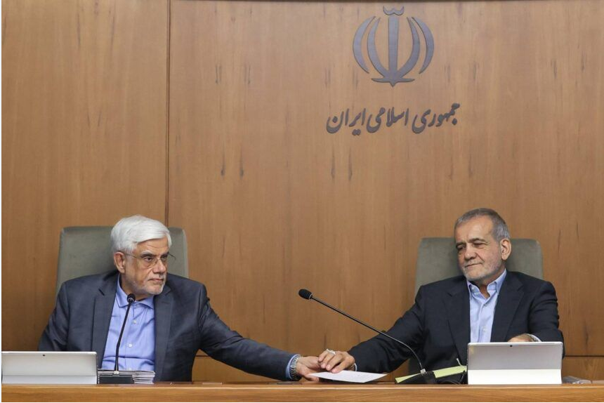 شورای اطلاع‌رسانی دولت پزشکیان: به خاطر حوادث ۹۸ کسی جرات افزایش قیمت بنزین را نداشت