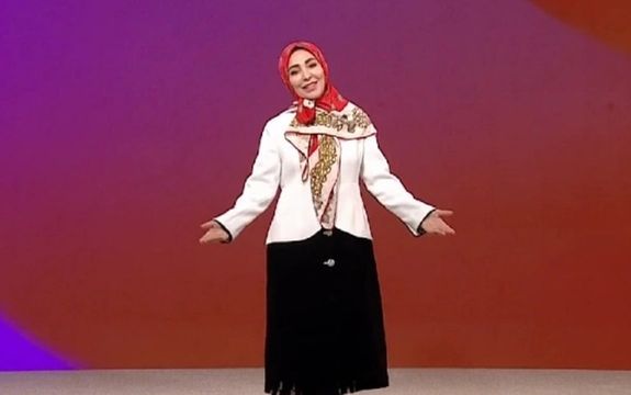 Iranian TV Host's Attire Aims At Voter Attraction Ahead of Elections