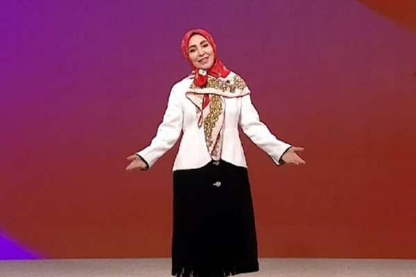 Iranian TV Host's Attire Aims At Voter Attraction Ahead of Elections