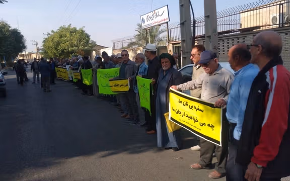 تجمع بازنشستگان در شهرهای مختلف و چهارمین روز اعتراض کارگران میانآب کرخه