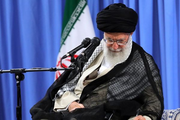 بسبب تقرير عن احتمال عودة جواد ظريف للتفاوض مع أميركا.. صحيفة إيرانية تعتذر لمكتب المرشد