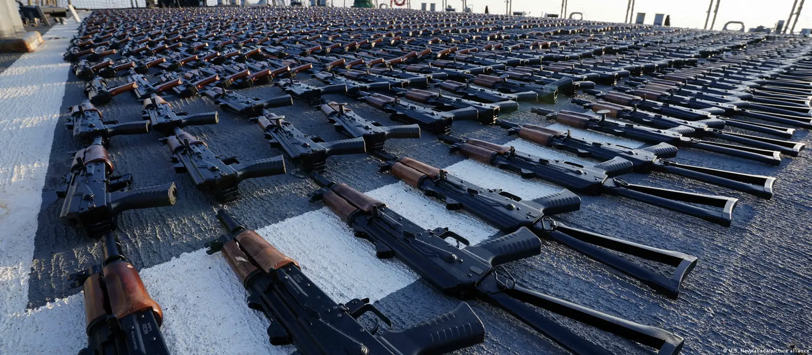 شبکه انتقال سلاح برای حماس در لبنان افشا شد؛ جمهوری اسلامی در پی جبهه واحد حماس و حزب‌الله