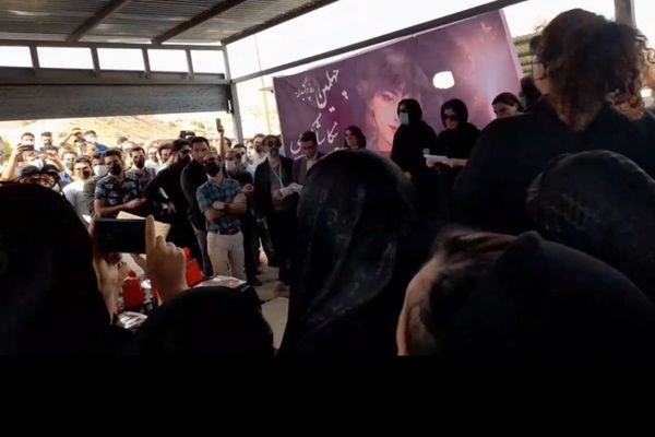 استمرار الاحتجاجات في المدن الإيرانية والأمن يطلق الرصاص على المشاركين بـ"أربعينية" شاكرمي
