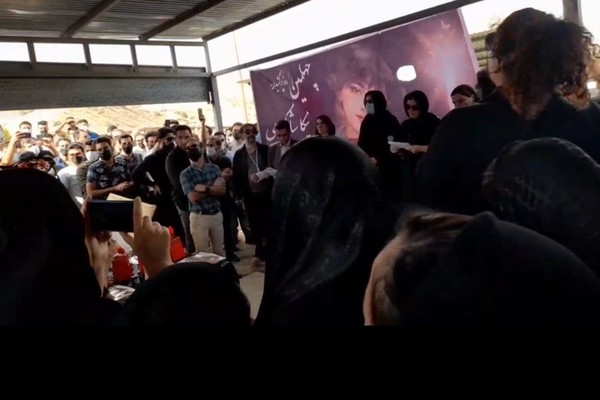 استمرار الاحتجاجات في المدن الإيرانية والأمن يطلق الرصاص على المشاركين بـ"أربعينية" شاكرمي