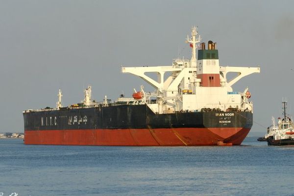 أعضاء في مجلس الشيوخ الأميركي يطالبون بايدن بدعم خطة لمصادرة شحنات النفط والغاز الإيرانية