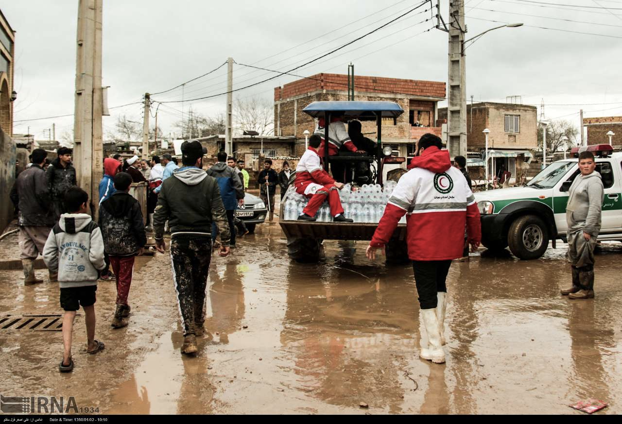 غیبت سازمان‌های مدنی در امدادرسانی به سیل‌زدگان؛ نهادهای امنیتی به دنبال کنترل خیریه‌ها