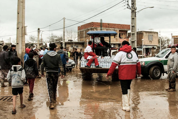غیبت سازمانهای مدنی در امدادرسانی به سیلزدگان؛ نهادهای امنیتی به دنبال کنترل خیریهها