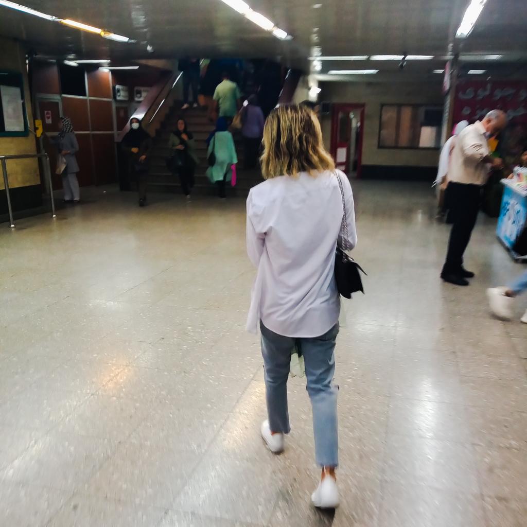 استقبال گسترده از  کارزار مخالفان حجاب اجباری؛ هشتگ «حجاب بی‌حجاب»‌ در توییتر داغ شد