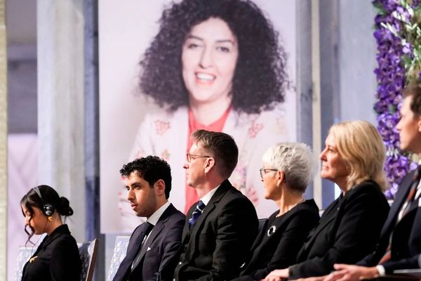 Nobel Winner Criticizes West's Limited Support For Iranians Seeking Change