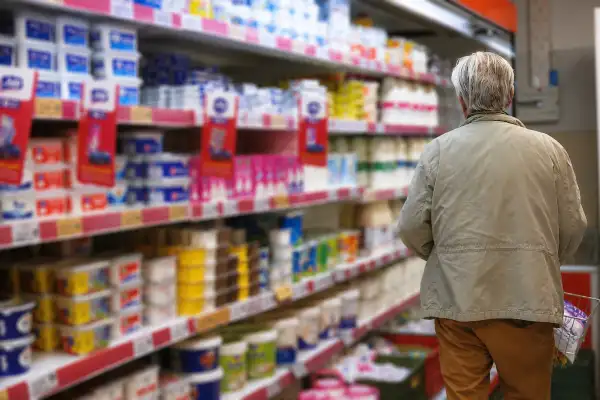 Hunger at the checkout: Food thefts stir debate over Iran's economic decline