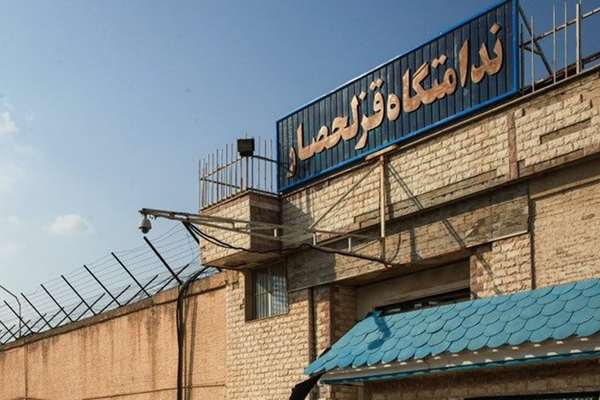 همزمان با انتقال ۱۶ زندانی برای اعدام، زندانیان قزلحصار از دریافت جیره غذایی خودداری کردند