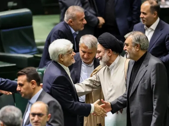تأكيدات بضرورة طاعة المرشد ودعم المقاومة..انقسام في البرلمان الإيراني حول الحكومة الجديدة