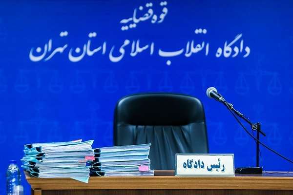 قوه قضاییه جمهوری اسلامی دو زندانی فرانسوی را به بیش از ۳۰ سال زندان محکوم کرد