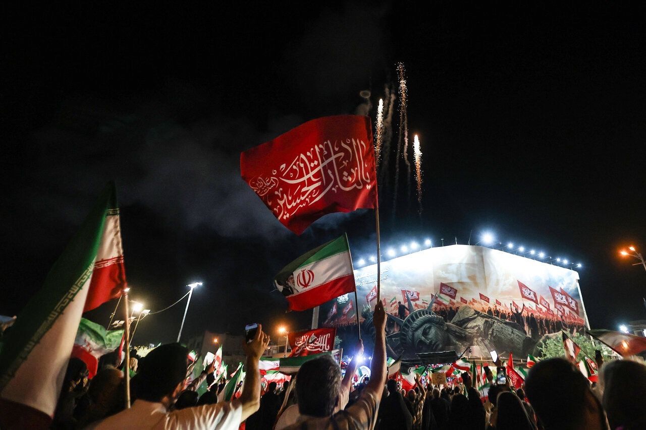 Iran shrugs off US economic war as analysts sound alarm