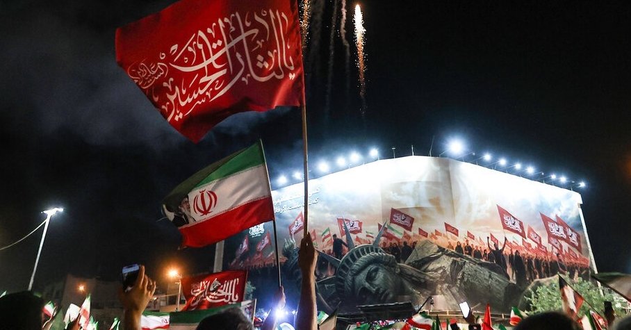 Iran shrugs off US economic war as analysts sound alarm