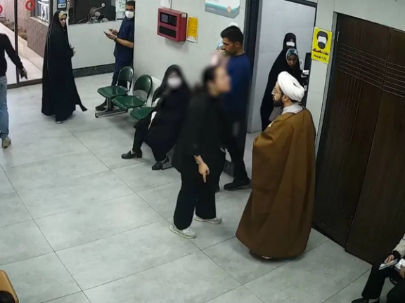 A screengrab from the confrontation between the young mother and a cleric in Qom (March 2024)