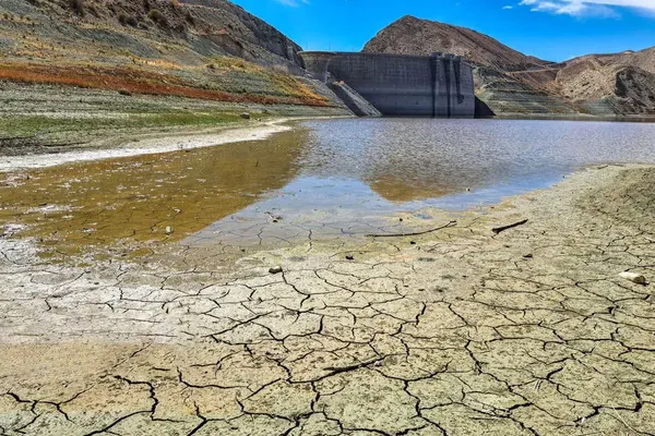 شرکت آب: ذخیره ۵ سد تامینکننده آب تهران نسبت به پارسال به کمتر از نصف رسیده است