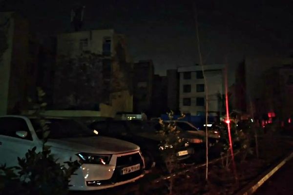 احتجاجات في شوارع طهران بسبب انقطاع التيار الكهربائي عن المناطق الصناعية