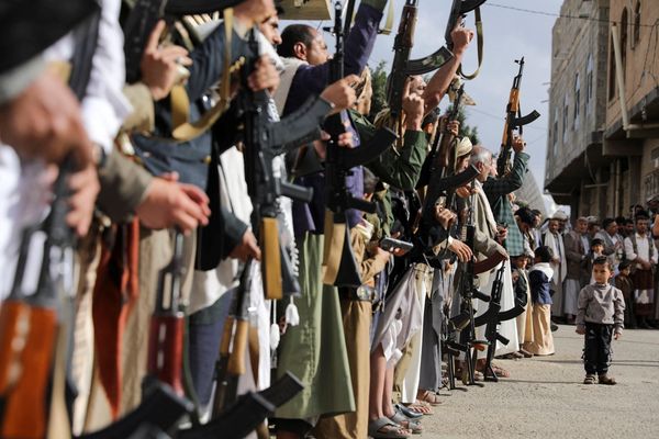 بعد الهجوم الأميركي على الحوثيين.. ترامب يهدد إيران ويطالبها بوقف دعمهم فورًا