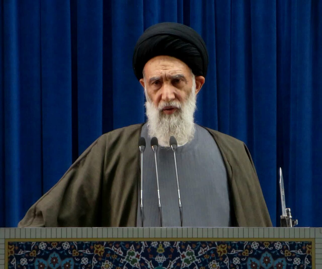 إمام جمعة أصفهان: التفاوض مجرد أداة فقط بالنسبة لإيران