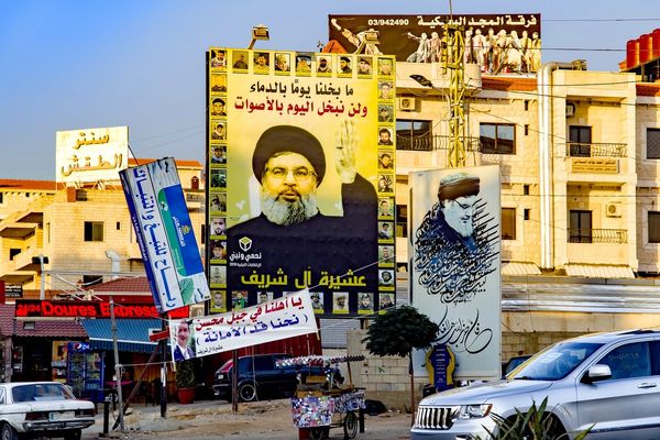 سفير طهران في بيروت: الوقود الإيراني "المجاني" هدية للشعب اللبناني